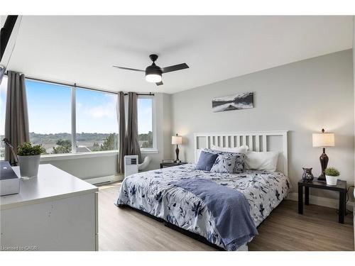 506-35 Green Valley Drive, Kitchener, ON - Indoor Photo Showing Bedroom