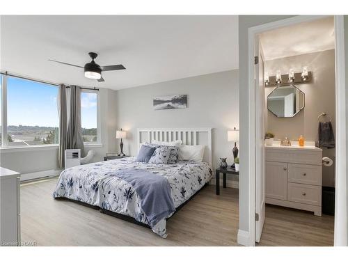 506-35 Green Valley Drive, Kitchener, ON - Indoor Photo Showing Bedroom