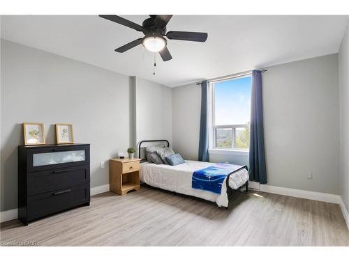 506-35 Green Valley Drive, Kitchener, ON - Indoor Photo Showing Bedroom