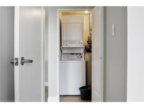 506-35 Green Valley Drive, Kitchener, ON - Indoor Photo Showing Laundry Room