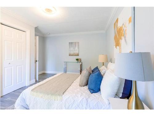 40 Kerman Avenue, Grimsby, ON - Indoor Photo Showing Bedroom