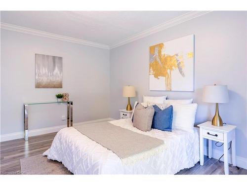 40 Kerman Avenue, Grimsby, ON - Indoor Photo Showing Bedroom