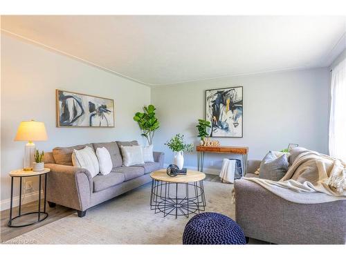 40 Kerman Avenue, Grimsby, ON - Indoor Photo Showing Living Room