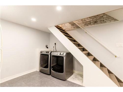 40 Kerman Avenue, Grimsby, ON - Indoor Photo Showing Laundry Room