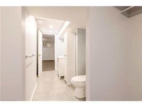 40 Kerman Avenue, Grimsby, ON - Indoor Photo Showing Bathroom