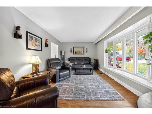 14 Caledon Crescent, Brampton, ON - Indoor Photo Showing Living Room