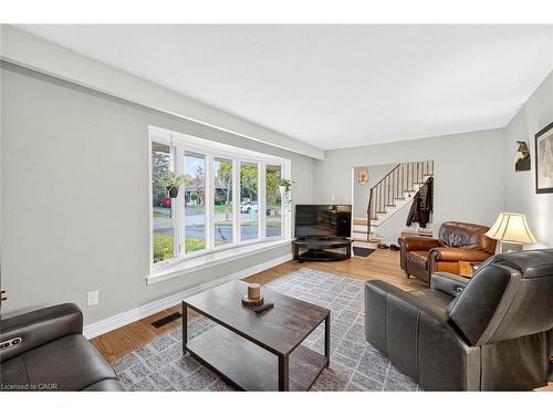 14 Caledon Crescent, Brampton, ON - Indoor Photo Showing Living Room
