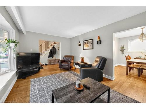 14 Caledon Crescent, Brampton, ON - Indoor Photo Showing Living Room