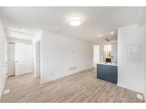 777 Beach Boulevard, Hamilton, ON - Indoor Photo Showing Other Room