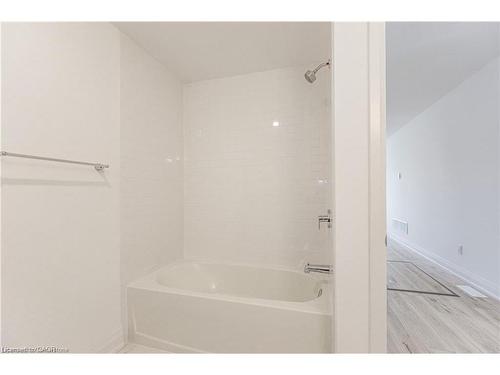 777 Beach Boulevard, Hamilton, ON - Indoor Photo Showing Bathroom