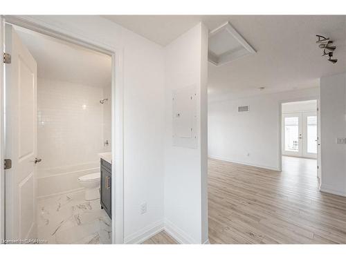 777 Beach Boulevard, Hamilton, ON - Indoor Photo Showing Other Room