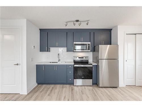 777 Beach Boulevard, Hamilton, ON - Indoor Photo Showing Kitchen