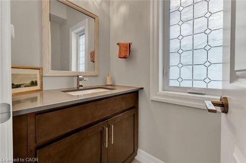 119 Waterloo Street, Kitchener, ON - Indoor Photo Showing Bathroom