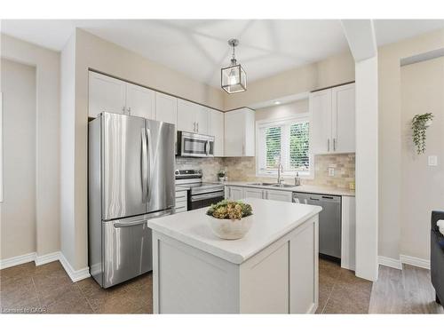 85-541 Winston Road, Grimsby, ON - Indoor Photo Showing Kitchen With Double Sink