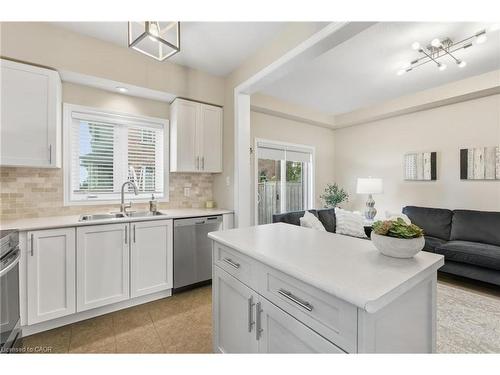 85-541 Winston Road, Grimsby, ON - Indoor Photo Showing Kitchen With Double Sink