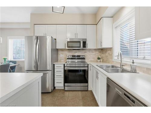 85-541 Winston Road, Grimsby, ON - Indoor Photo Showing Kitchen With Double Sink
