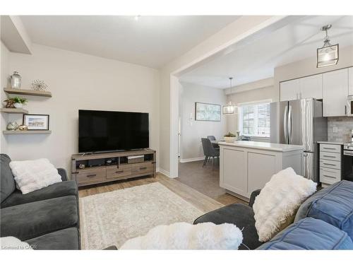 85-541 Winston Road, Grimsby, ON - Indoor Photo Showing Living Room