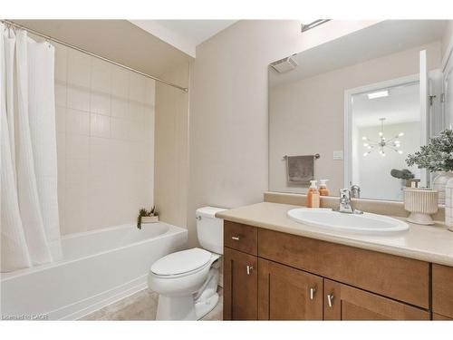 85-541 Winston Road, Grimsby, ON - Indoor Photo Showing Bathroom