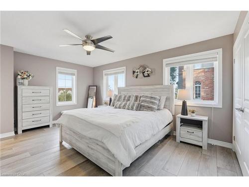 85-541 Winston Road, Grimsby, ON - Indoor Photo Showing Bedroom