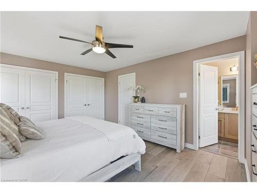 85-541 Winston Road, Grimsby, ON - Indoor Photo Showing Bedroom