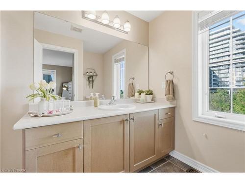 85-541 Winston Road, Grimsby, ON - Indoor Photo Showing Bathroom