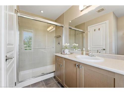 85-541 Winston Road, Grimsby, ON - Indoor Photo Showing Bathroom