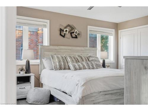 85-541 Winston Road, Grimsby, ON - Indoor Photo Showing Bedroom