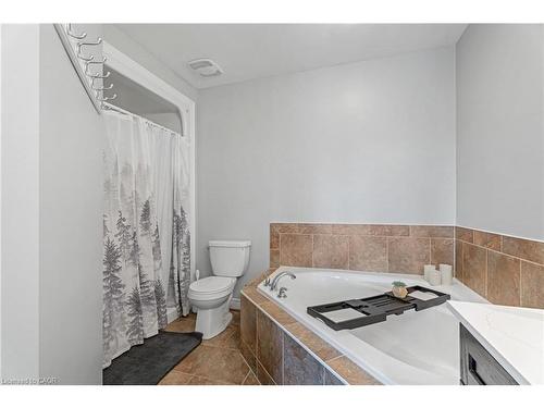 28 Charleswood Crescent, Hamilton, ON - Indoor Photo Showing Bathroom