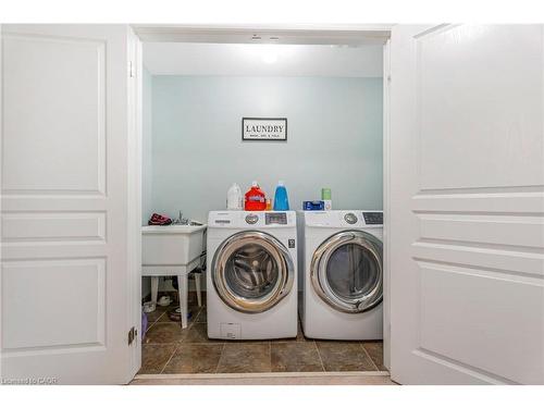28 Charleswood Crescent, Hamilton, ON - Indoor Photo Showing Laundry Room