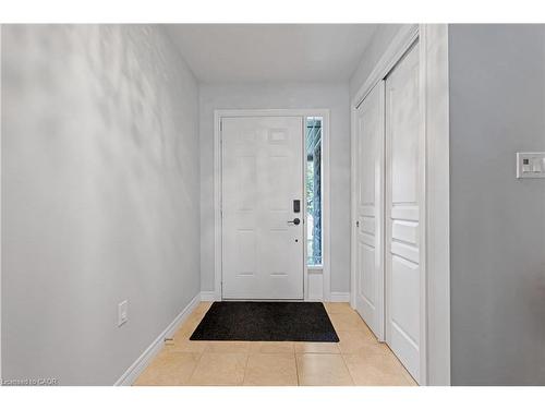 28 Charleswood Crescent, Hamilton, ON - Indoor Photo Showing Other Room