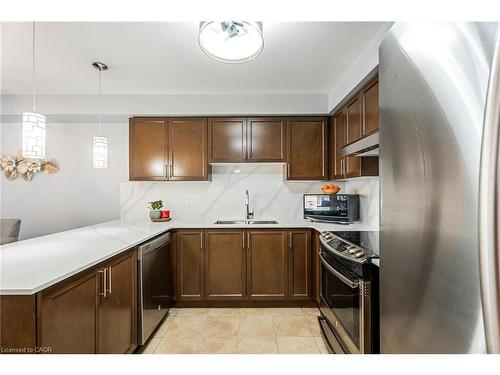 28 Charleswood Crescent, Hamilton, ON - Indoor Photo Showing Kitchen With Double Sink