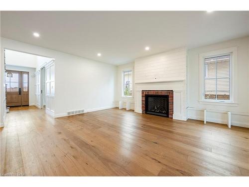 3922 Twenty Third Street, Lincoln, ON - Indoor Photo Showing Living Room With Fireplace