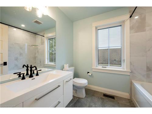 3922 Twenty Third Street, Lincoln, ON - Indoor Photo Showing Bathroom