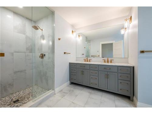 3922 Twenty Third Street, Lincoln, ON - Indoor Photo Showing Bathroom