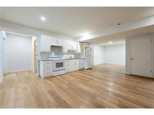 3922 Twenty Third Street, Lincoln, ON - Indoor Photo Showing Kitchen