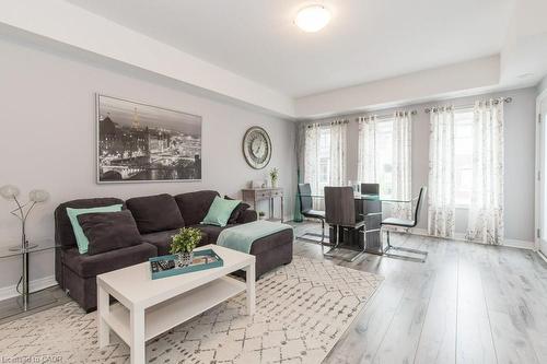 H3-70 Willowrun Drive, Kitchener, ON - Indoor Photo Showing Living Room