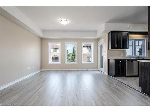 H3-70 Willowrun Drive, Kitchener, ON - Indoor Photo Showing Kitchen