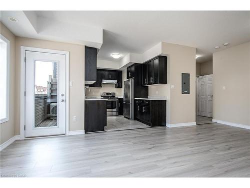 H3-70 Willowrun Drive, Kitchener, ON - Indoor Photo Showing Kitchen