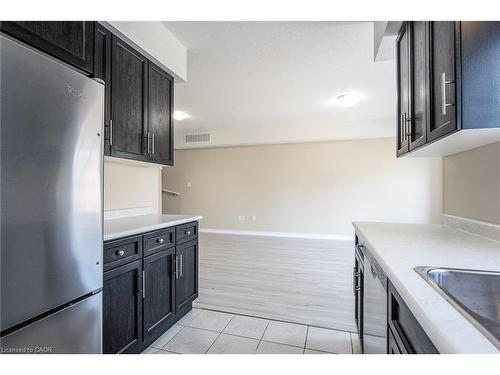 H3-70 Willowrun Drive, Kitchener, ON - Indoor Photo Showing Kitchen