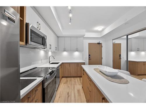 262-333 Sunseeker Avenue, Innisfil, ON - Indoor Photo Showing Kitchen