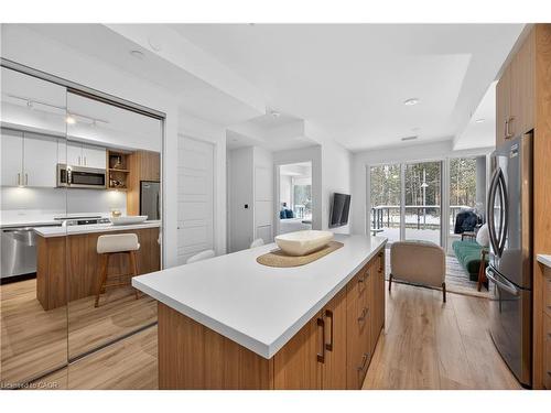 262-333 Sunseeker Avenue, Innisfil, ON - Indoor Photo Showing Kitchen With Stainless Steel Kitchen