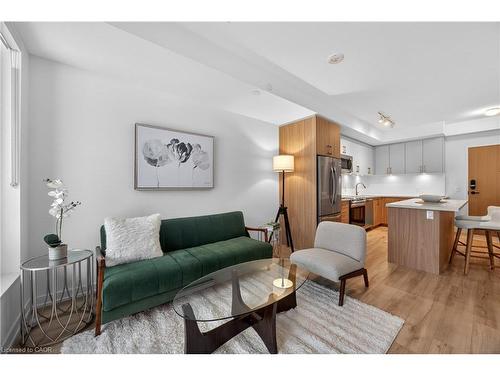 262-333 Sunseeker Avenue, Innisfil, ON - Indoor Photo Showing Living Room