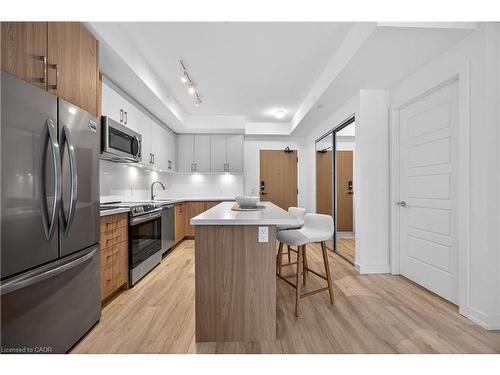 262-333 Sunseeker Avenue, Innisfil, ON - Indoor Photo Showing Kitchen With Stainless Steel Kitchen With Upgraded Kitchen