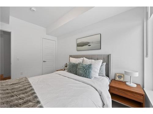 262-333 Sunseeker Avenue, Innisfil, ON - Indoor Photo Showing Bedroom