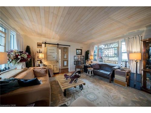 290 Hill Street E, Fergus, ON - Indoor Photo Showing Living Room