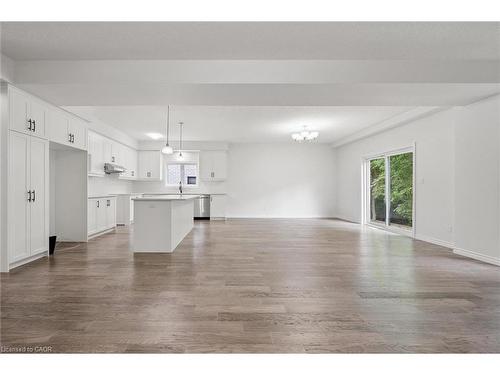 252 Otterbein Road, Kitchener, ON - Indoor Photo Showing Kitchen