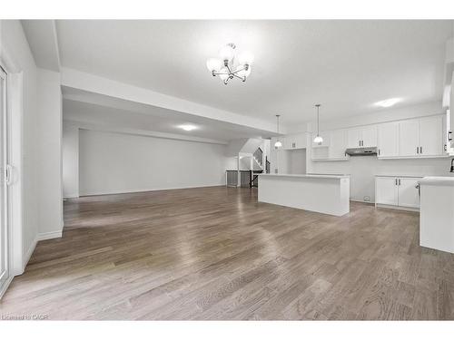 252 Otterbein Road, Kitchener, ON - Indoor Photo Showing Kitchen