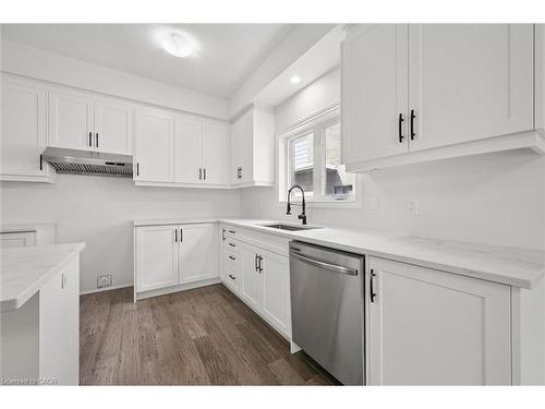 252 Otterbein Road, Kitchener, ON - Indoor Photo Showing Kitchen