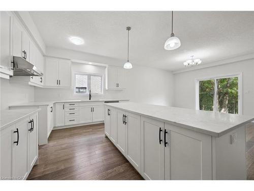 252 Otterbein Road, Kitchener, ON - Indoor Photo Showing Kitchen