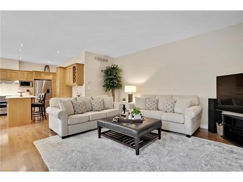 226 Hume Road, Puslinch, ON - Indoor Photo Showing Living Room